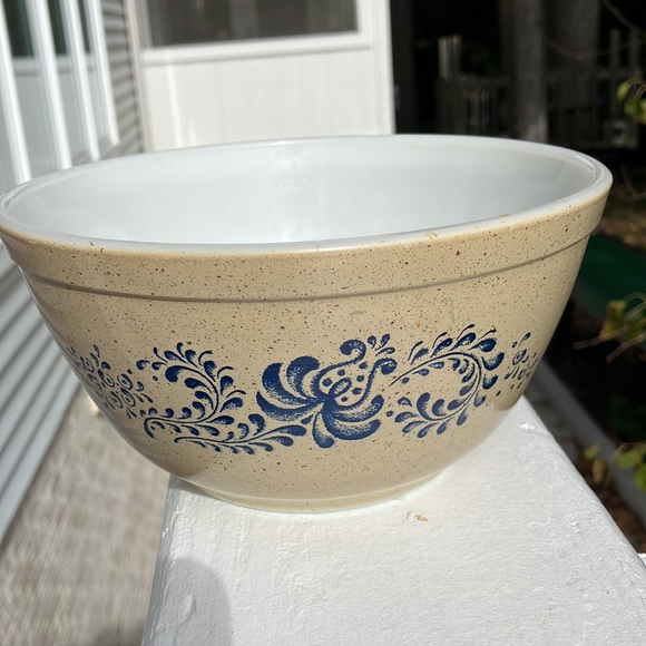 Pyrex 1 1/2 Quarts Homestead Mixing Bowl - Picture 9 of 10